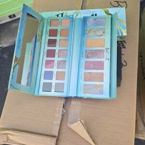 Beach Vibes Eyeshadow Palette - Multicolor